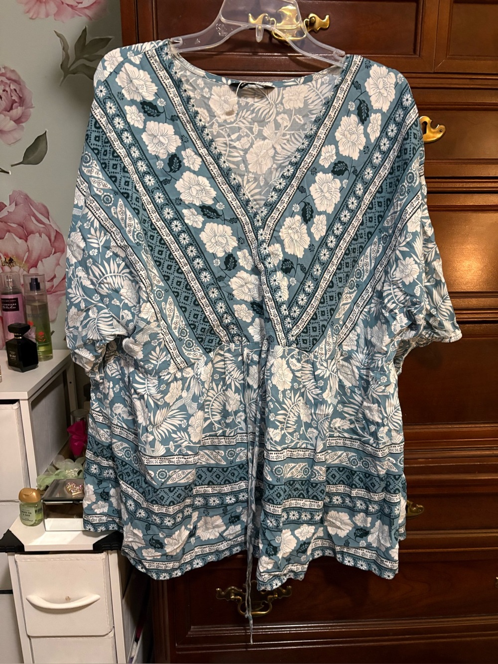 Women’s Teal and White Floral V-Neck Tunic